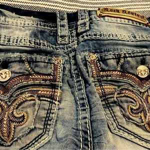 Rock & Revival women’s designer jeans. Straight leg like new, size 25